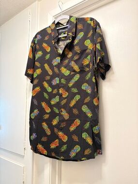 Molokai Surf Co pineapple print shirt - size medium